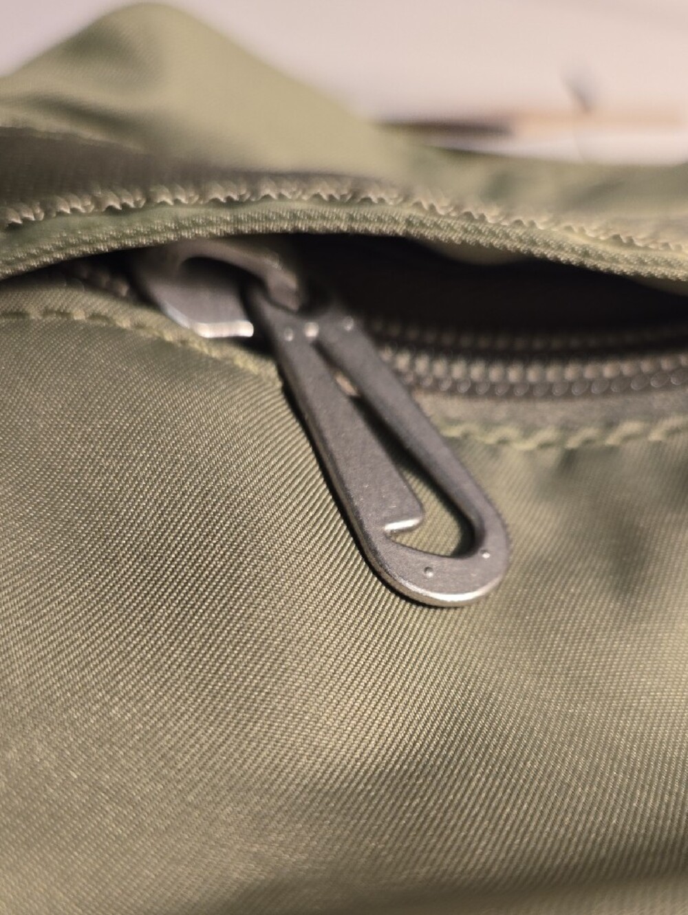 NIKE Women's Sportswear Futura Luxe Crossbody Bag (1l) In Green - Picture 8 of 8